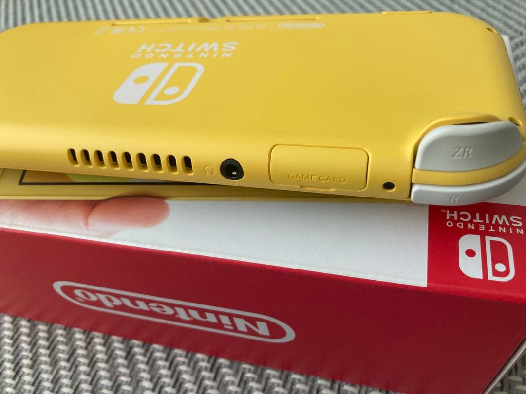 Nintendo Switch Lite イエロー　ケース付き