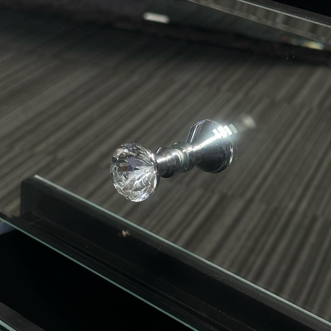 ベッドサイドテーブル - bedside table