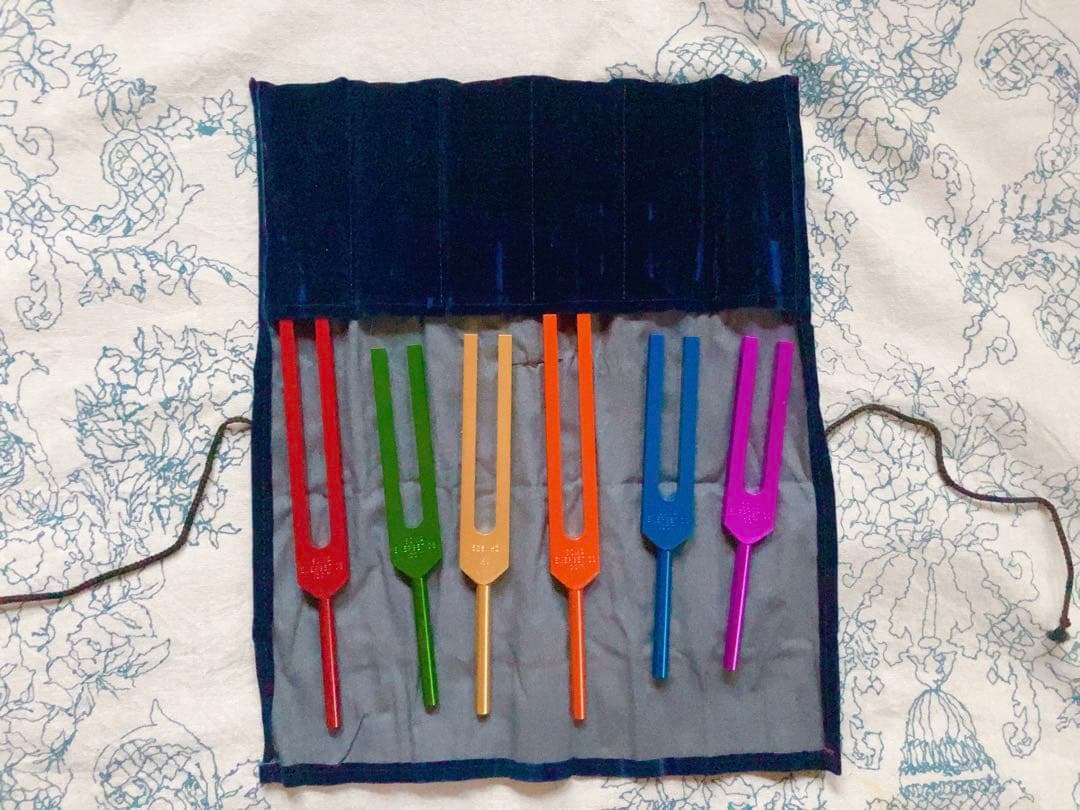 ソーマエナジェティクス社　ソルフェジオ・カラーチューナー セット 音叉　6本