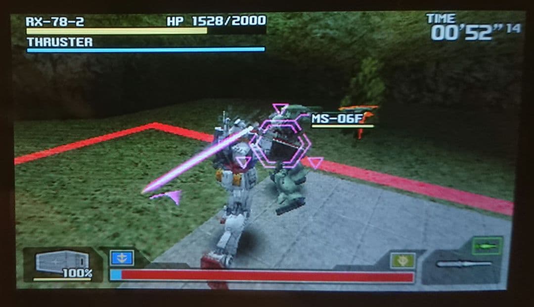 レア ドコモ docomo P906i ホワイト ガラケー ガンダム アプリ多数