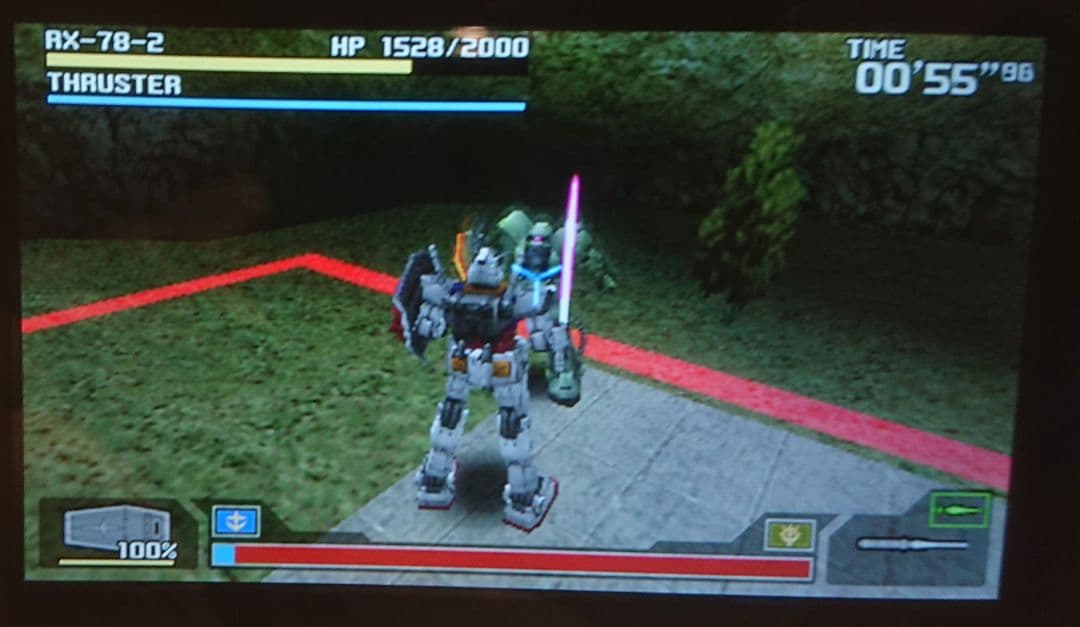 レア ドコモ docomo P906i ホワイト ガラケー ガンダム アプリ多数