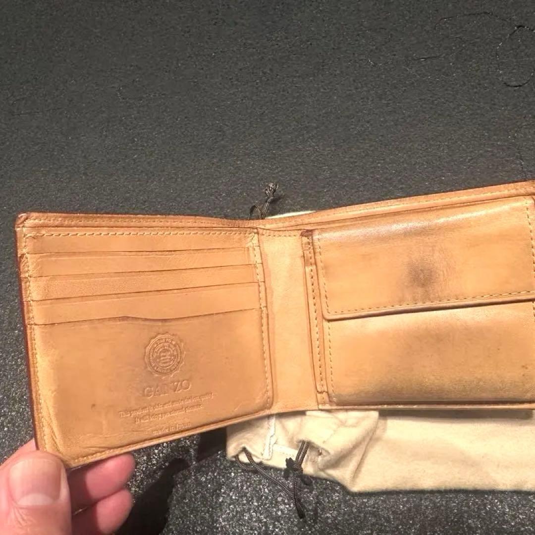 ガンゾー　二つ折り財布。コードバン