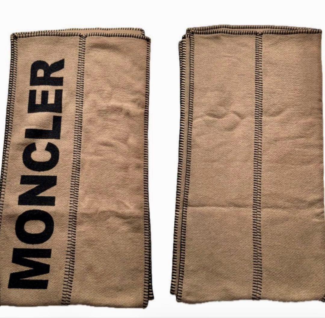 【MONCLER】 ロゴ入りポンチョ ベージュ