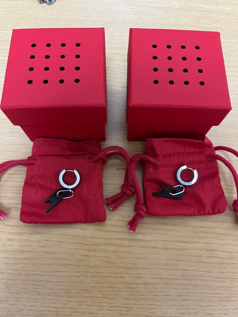 DIESEL ピアス片耳用2つ