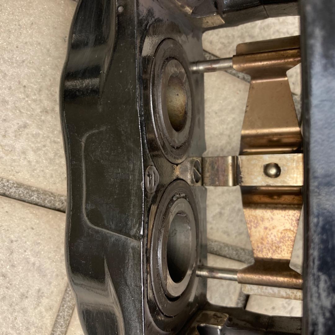 STI ブレーキキャリパー 黒