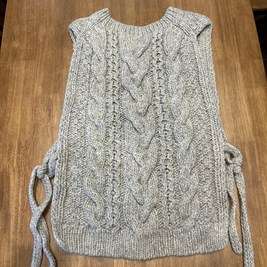 週末値下げ　グレー ケーブル編み ペルーニットベスト フリーサイズ