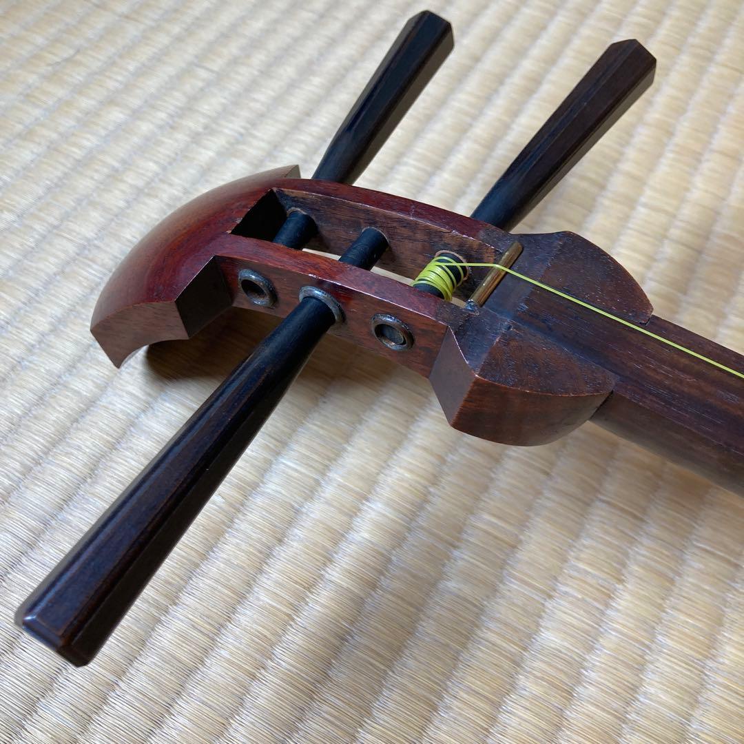 三味線1棹と収納用長袋、三味線の￼ソフトケース及び三味線2丁立箱1箱の4点セット