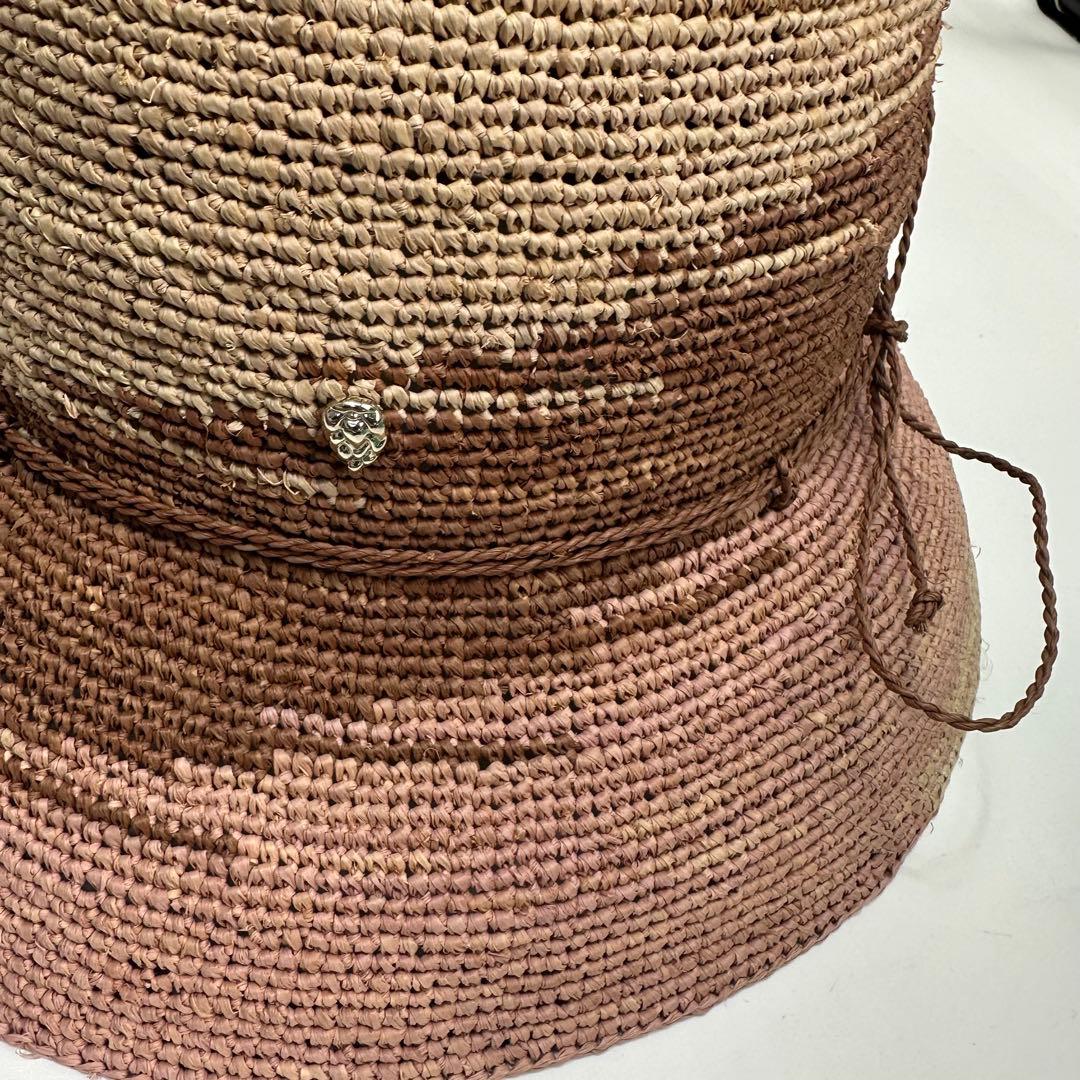 美品★ ヘレンカミンスキーHELEN KAMINSKI麦わら帽子 ロゴ金具