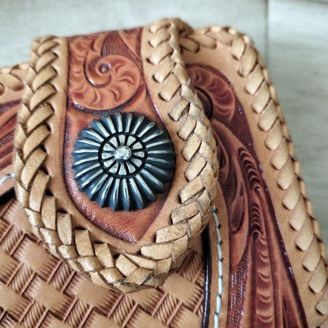 新品未使用 レザー編み込み長財布 カービング