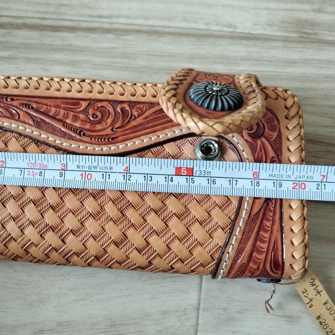 新品未使用 レザー編み込み長財布 カービング