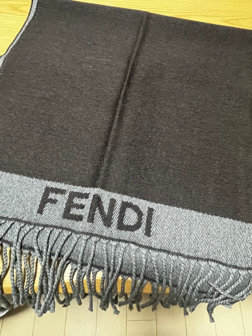 ま*い様 FENDI マフラー　新品未使用　美品