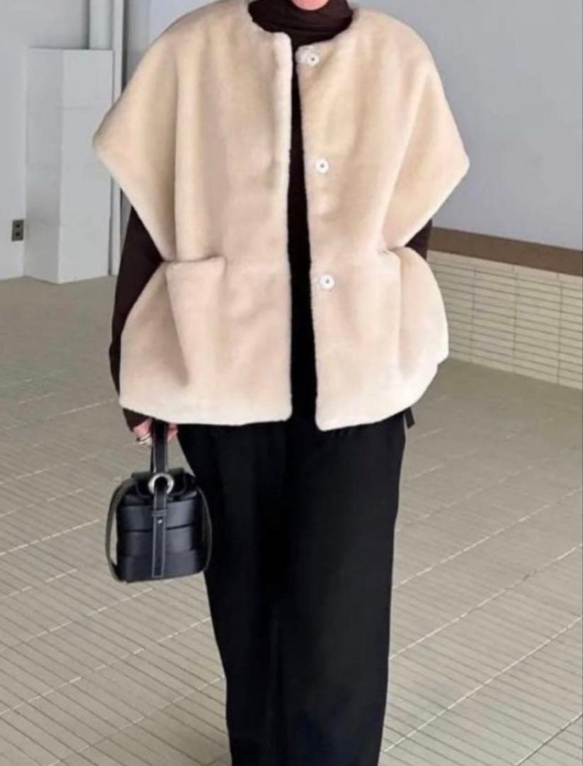 bow.a ボウエー/FAKE FUR VEST