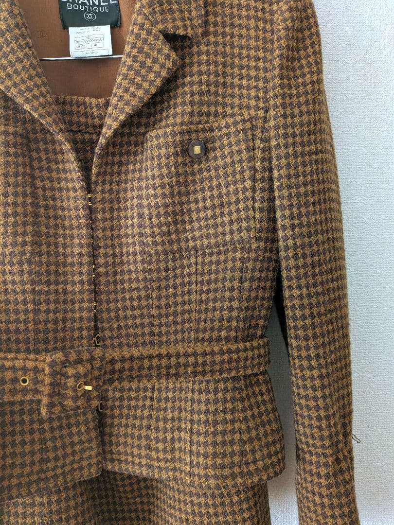CHANEL【最終値下げ】美品　ツイードベルト付きジャケット　ココボタン