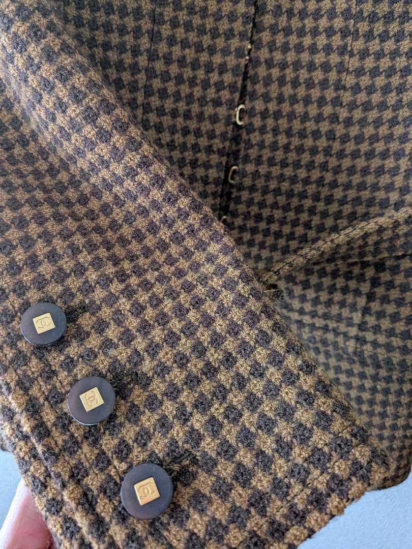 CHANEL【最終値下げ】美品　ツイードベルト付きジャケット　ココボタン