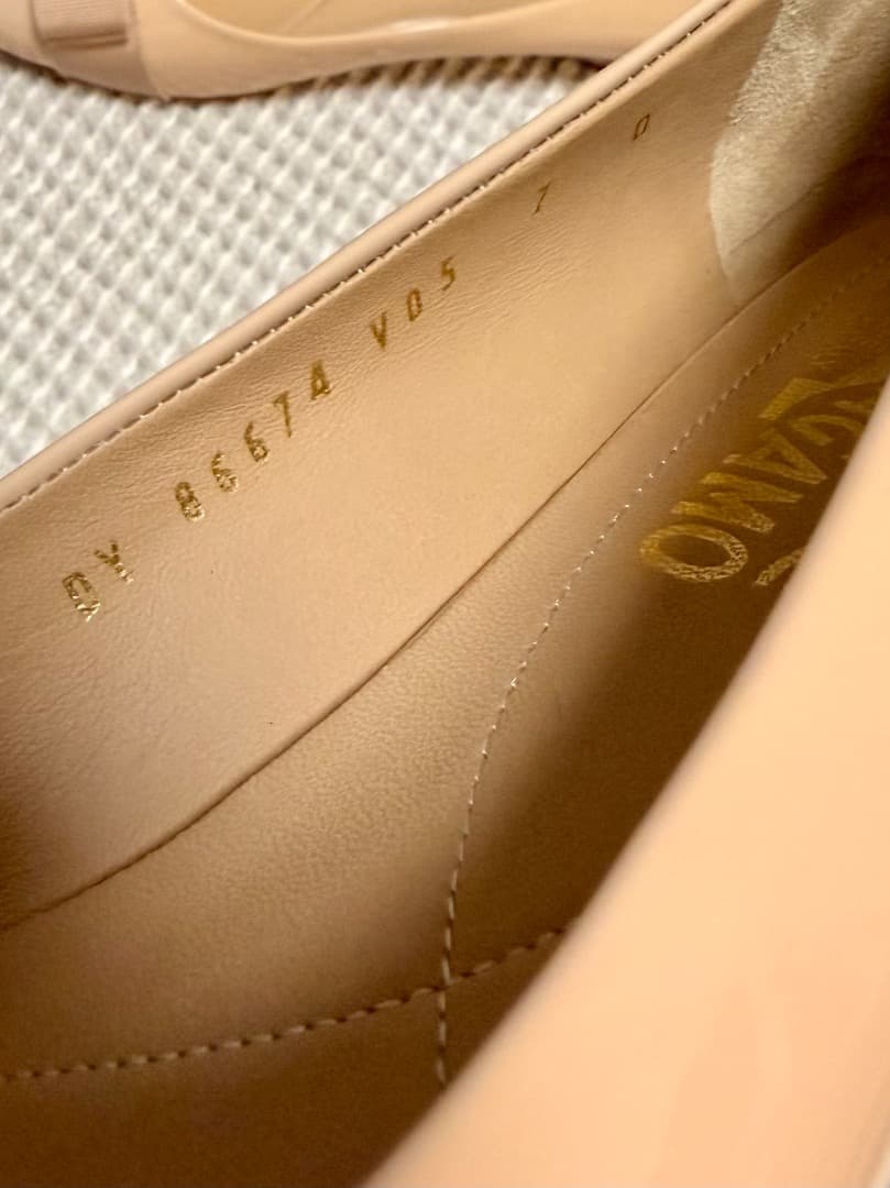 【新品】フェラガモ定番パンプス 24cm