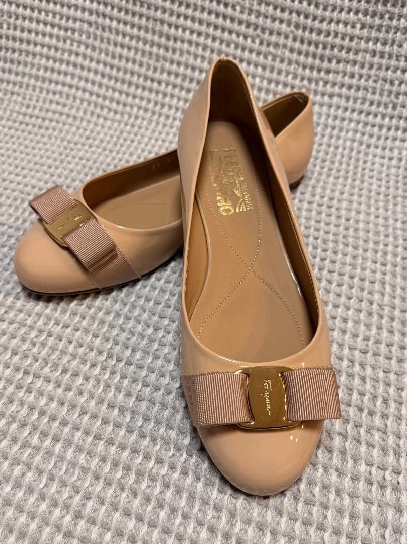 【新品】フェラガモ定番パンプス 24cm