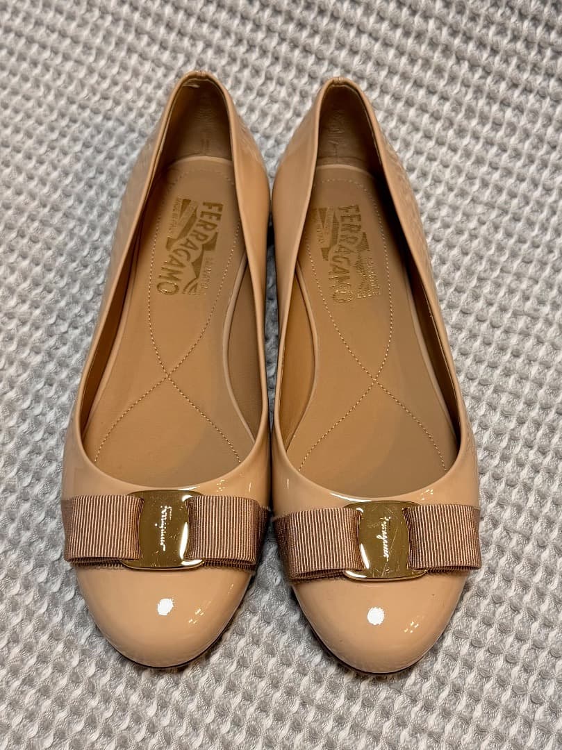 【新品】フェラガモ定番パンプス 24cm