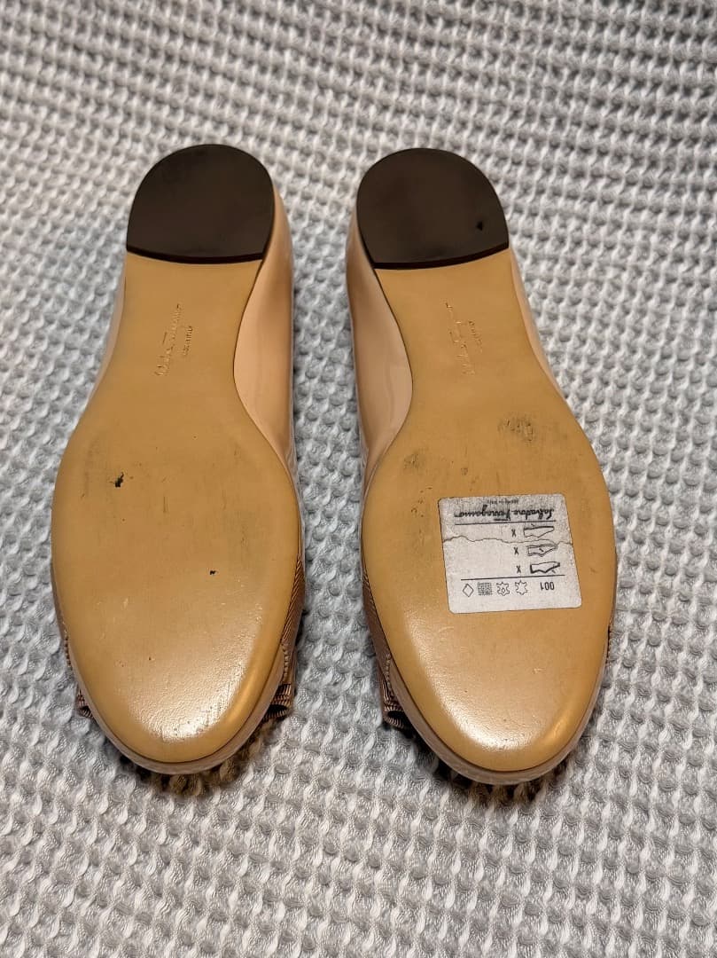 【新品】フェラガモ定番パンプス 24cm