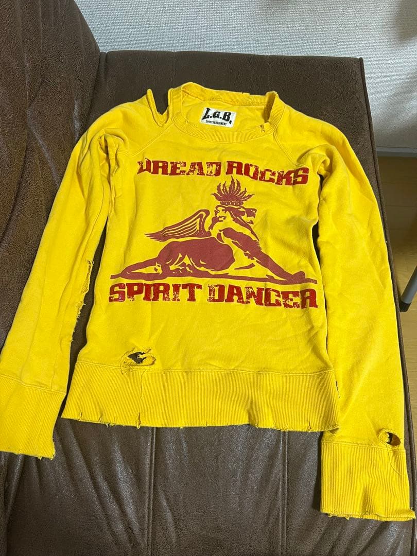 L.G.B. ルグランブルーイエロートレーナー スリーブカットアウト