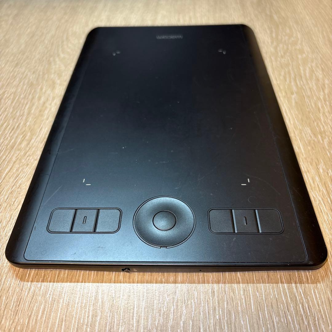 液タブ・ペンタブ Wacom Intuos Pro (2017) Small PTH-460