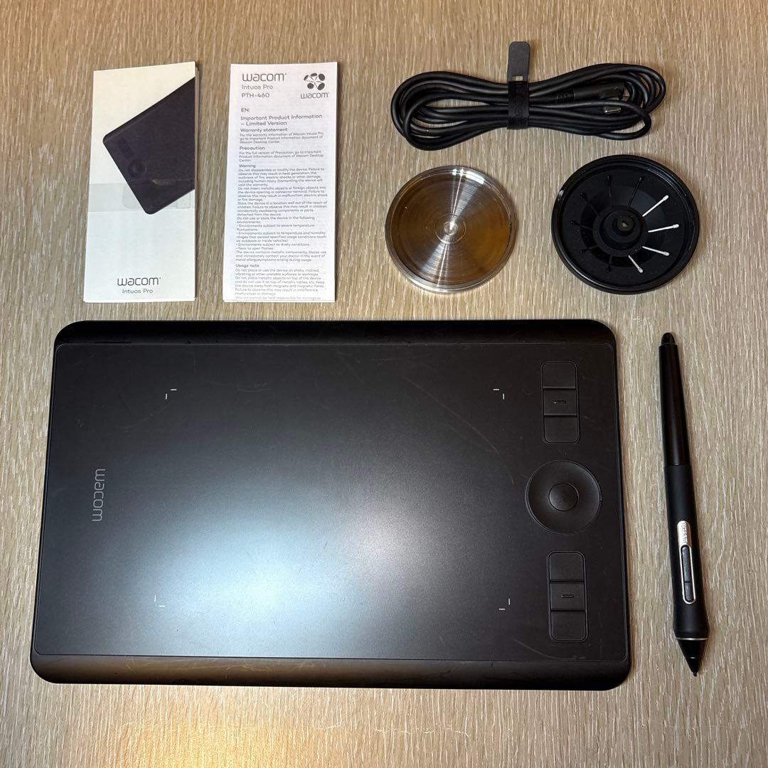 液タブ・ペンタブ Wacom Intuos Pro (2017) Small PTH-460