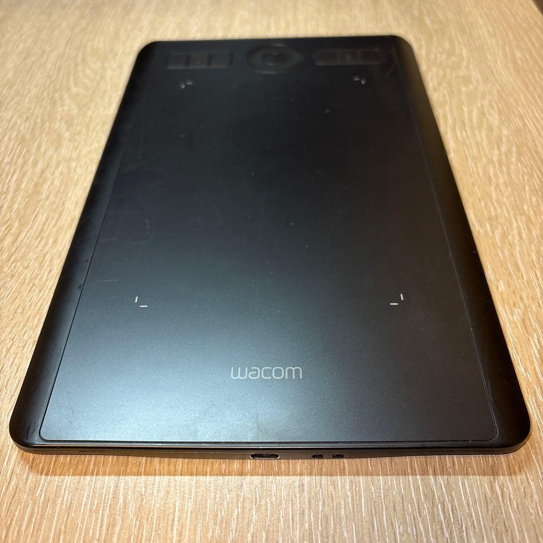 液タブ・ペンタブ Wacom Intuos Pro (2017) Small PTH-460