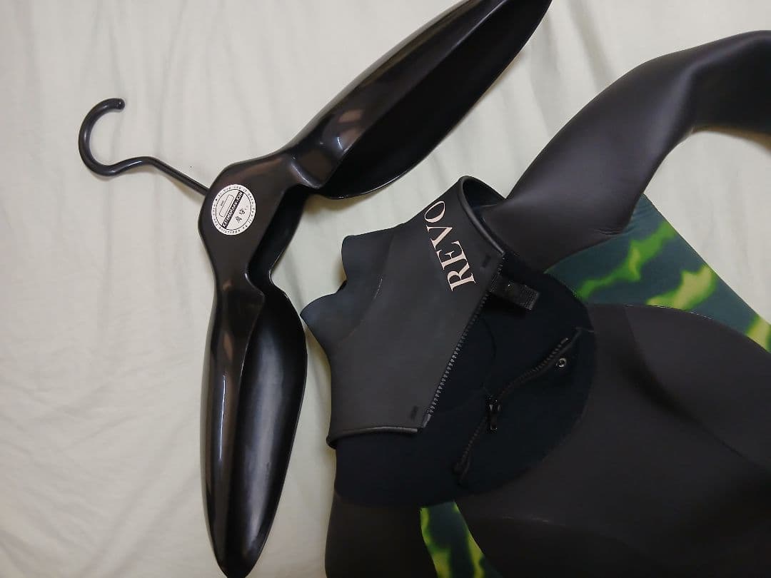 ■1シーズン■ハンガー付■REVOLUTION セミドライ　ML相当 ウェット