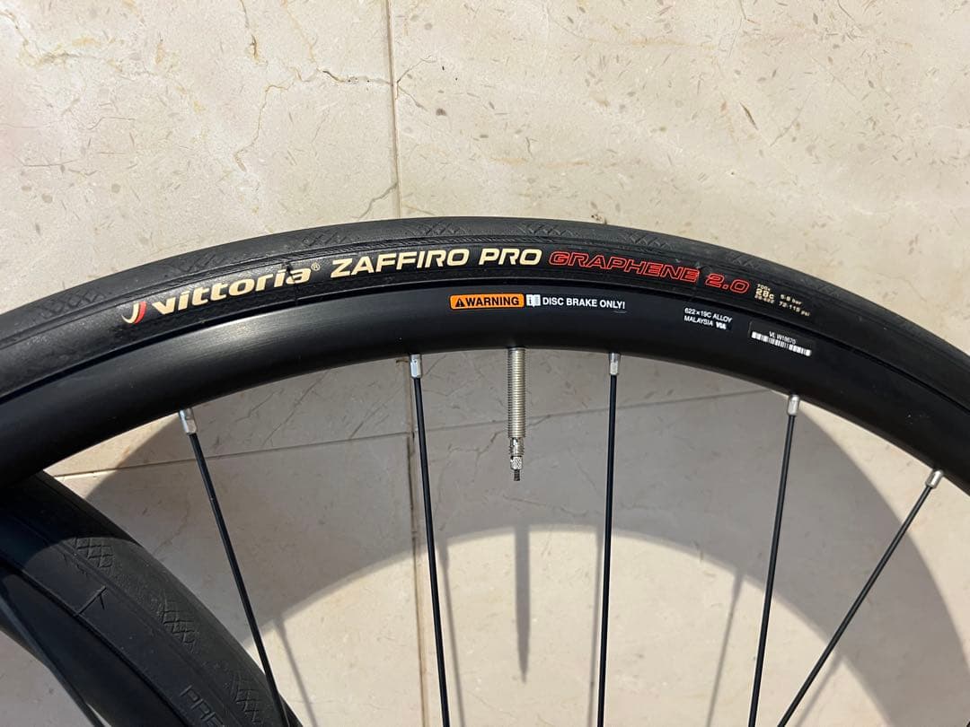 【美品】シマノ WH-RS171 DB（タイヤ・チューブ付） 完成車外し