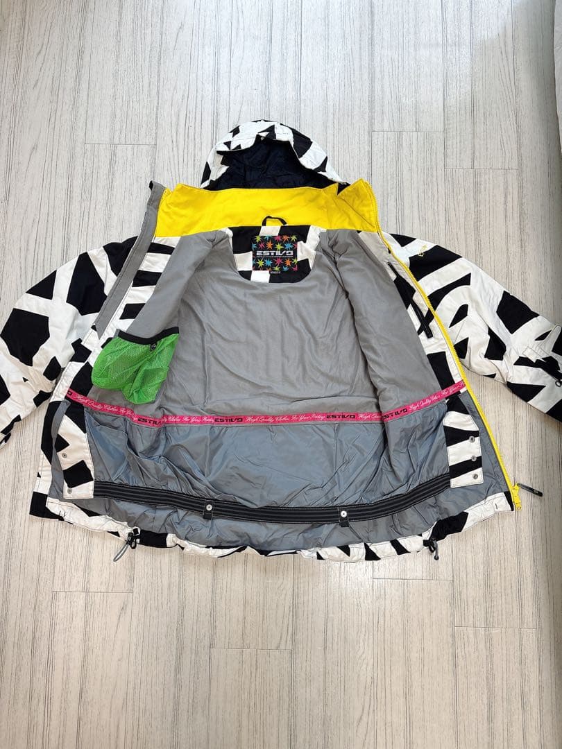 スノーボードウェア 女性用 白黒ストライプ