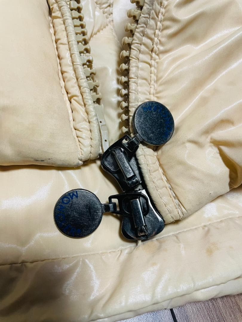 MONCLER フード付きダウンベスト アイボリー