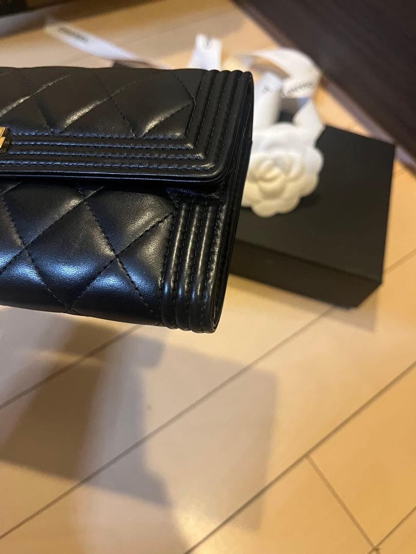 CHANEL 美品　ボーイ　長財布　マトラッセ　ブラック　シルバー