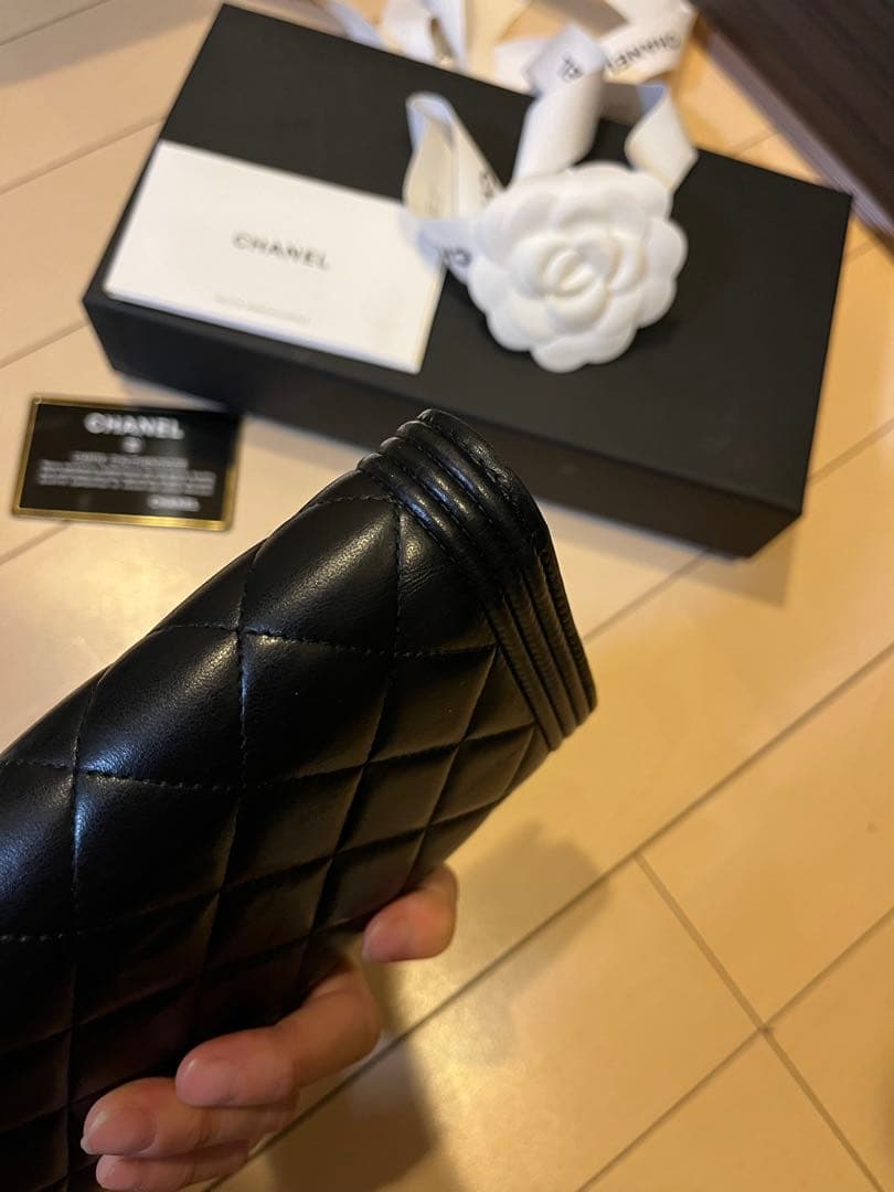 CHANEL 美品　ボーイ　長財布　マトラッセ　ブラック　シルバー