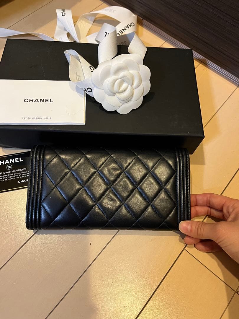 CHANEL 美品　ボーイ　長財布　マトラッセ　ブラック　シルバー