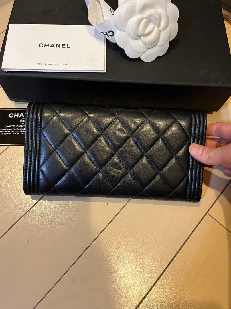 CHANEL 美品　ボーイ　長財布　マトラッセ　ブラック　シルバー