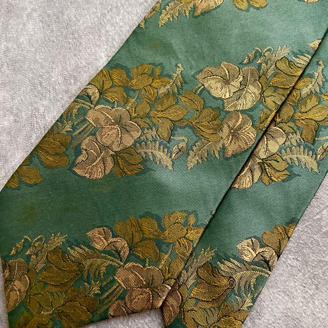 極上 白金ボタン 漆黒ダブルブレストスーツ Saint Laurentネクタイ