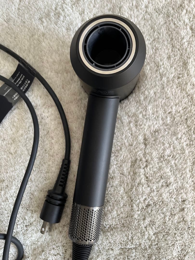 【未使用に近い】ダイソン ドライヤー hd08 *付属品なし