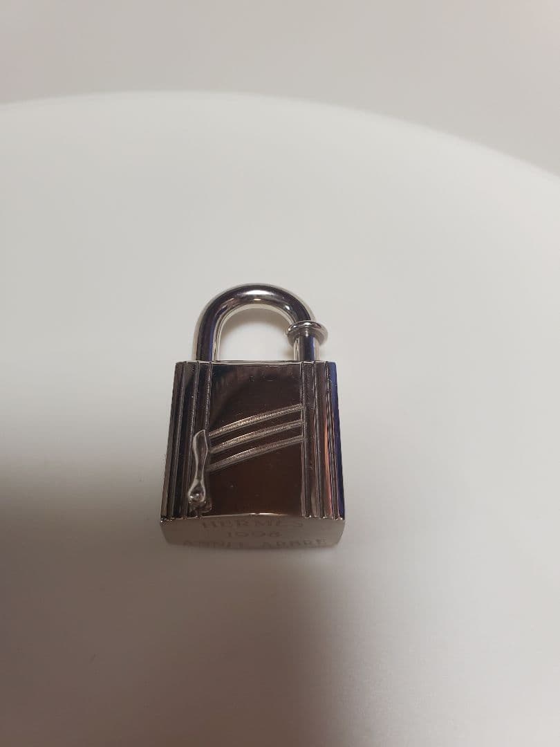 ち*も様 HERMES ネックレス トップ 1998年製 ロック型チャーム