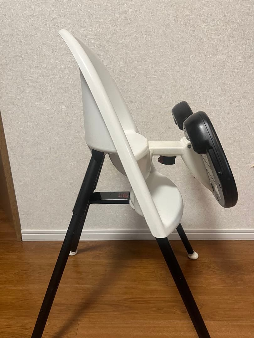 ベビービョルン　BABYBJÖRN ハイチェア ホワイト/ブラック