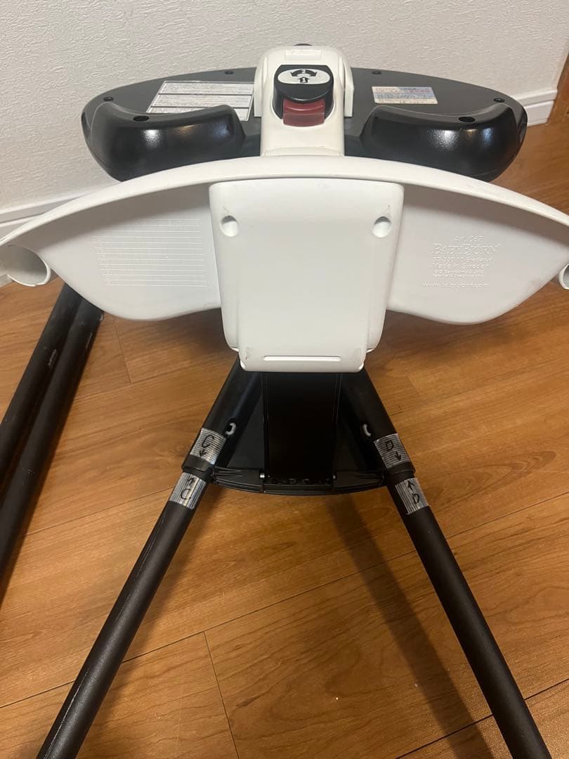 ベビービョルン　BABYBJÖRN ハイチェア ホワイト/ブラック