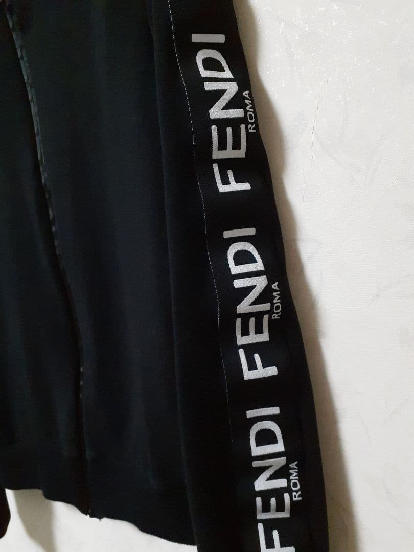 れもん！！【美品】FENDI ブラック ジップアップジャージジャケット