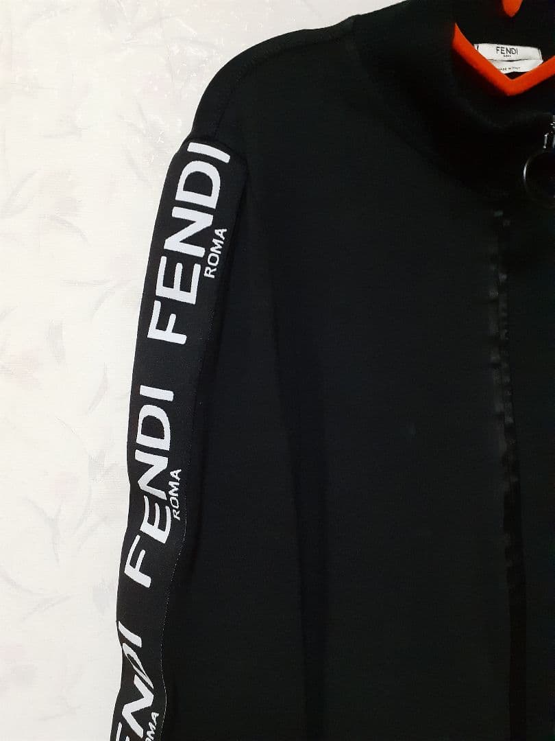 れもん！！【美品】FENDI ブラック ジップアップジャージジャケット