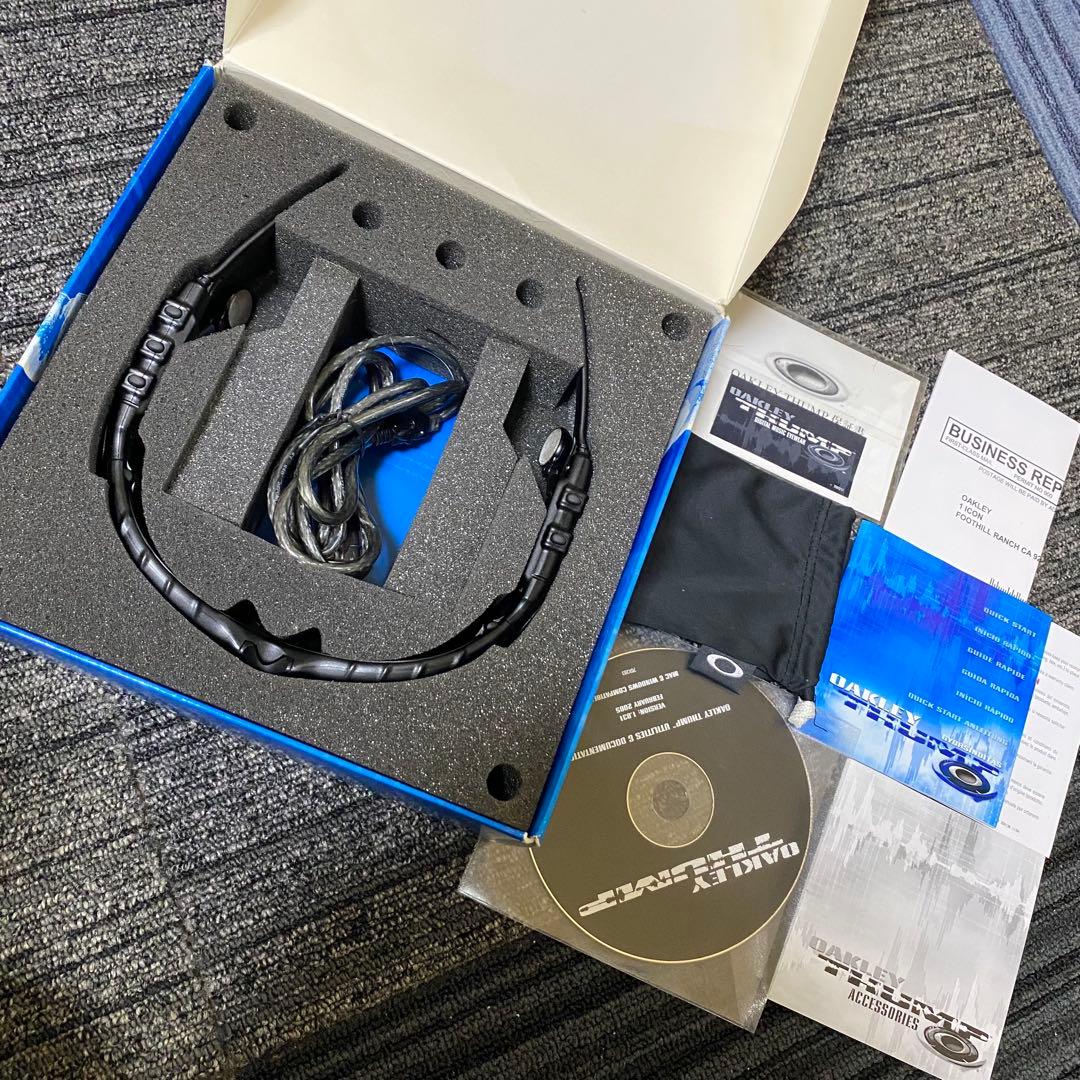 Oakley Thump ブラック サングラス