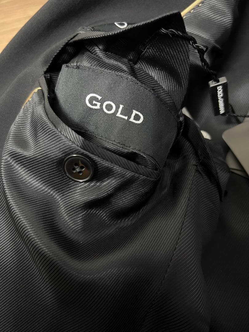 未使用タグ付属品ハンガー＆ガーメント付き DOLCE&GABBANA スーツ