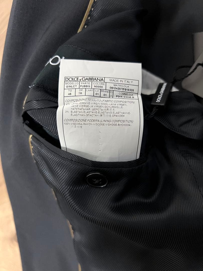 未使用タグ付属品ハンガー＆ガーメント付き DOLCE&GABBANA スーツ
