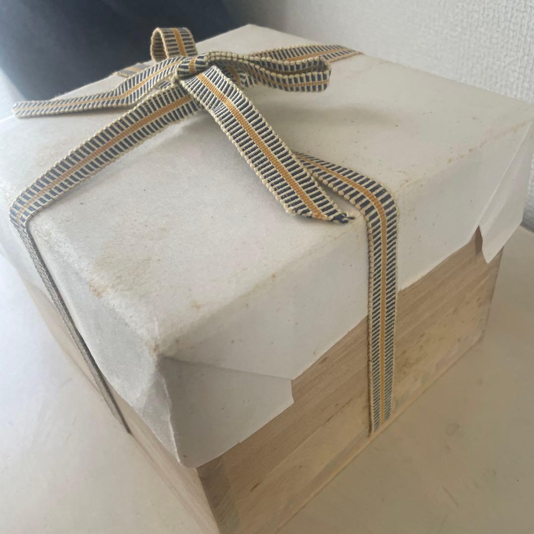 未使用に近い源右衛門窯　有田焼　金彩椀　抹茶椀　心経椀　木箱付き　ゴールド