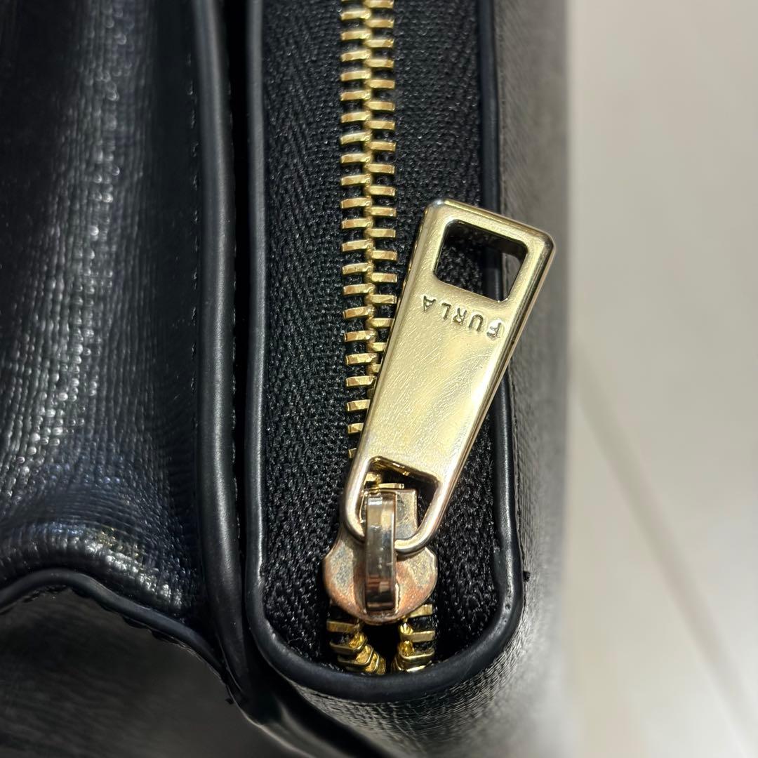 【極美品】フルラ ウォレットショルダーバッグ レザー 現行ロゴ　黒 リーヴァ