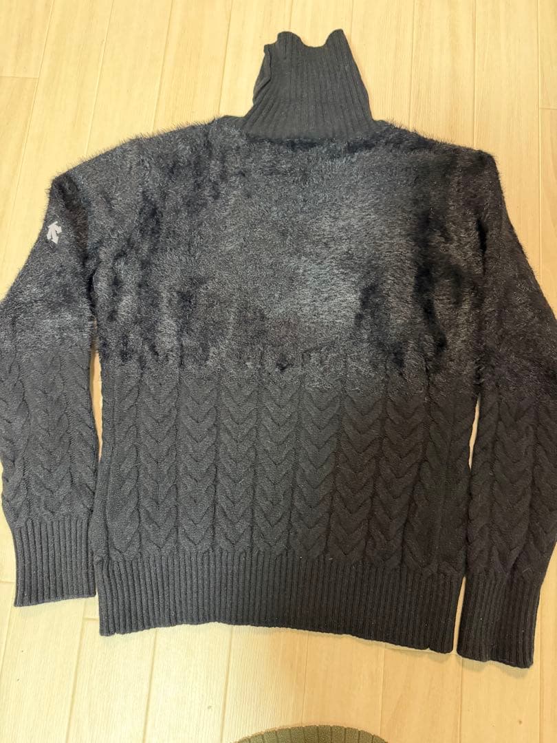 デサントゴルフ　ブラックタートルネックセーター