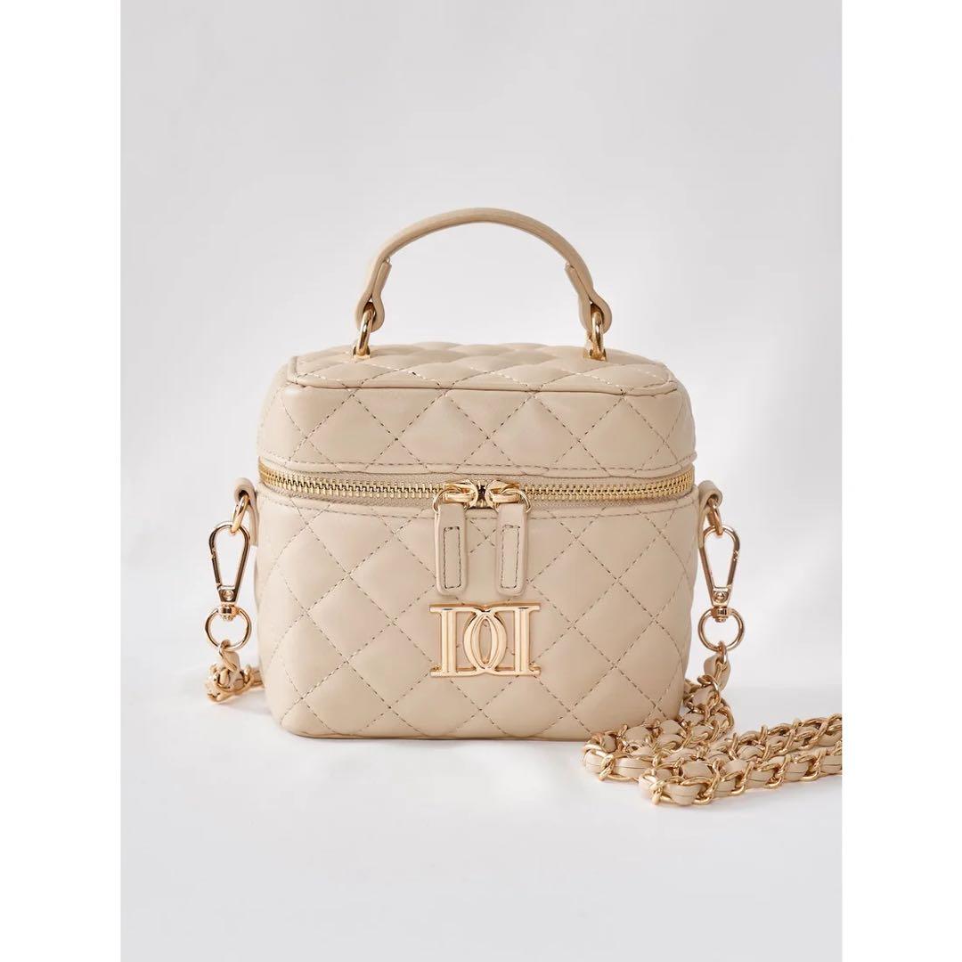 新品未開封 ダーリッチ キルティングスクエアミニバッグ ゴールドパーツ ベージュ