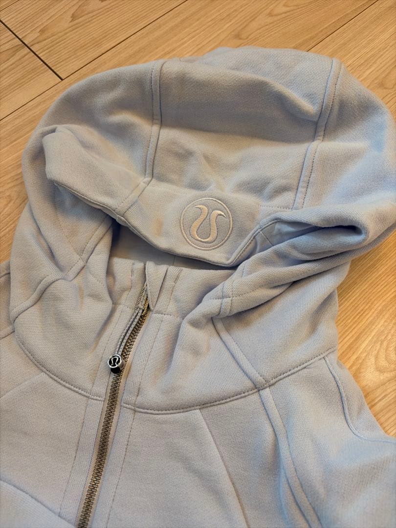 ルルレモン フード付きパーカー ライトブルー