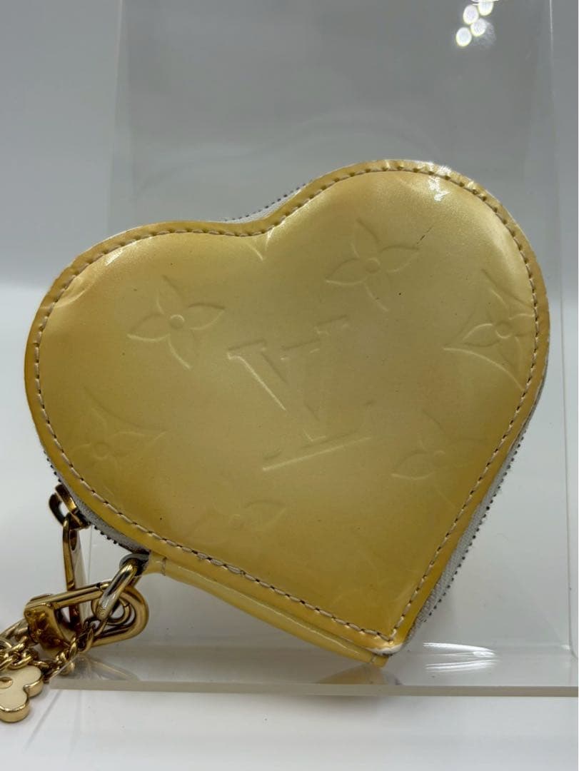 ルイヴィトン　ハート型ケース　ヴェルニポルトモネクール　イエロー